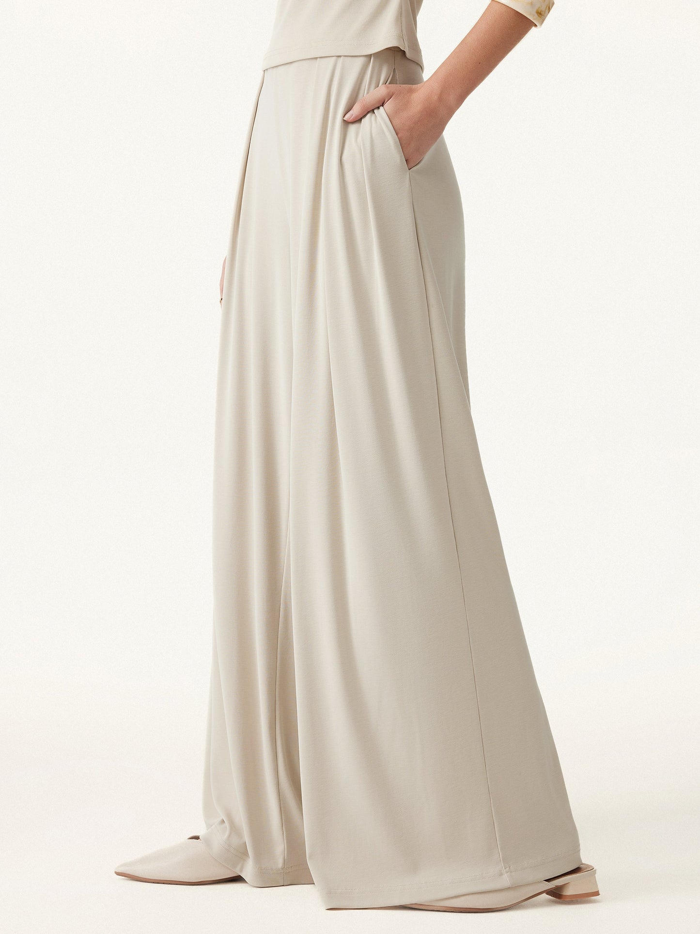 Women's Mid Rise Pleated Wide Leg Palazzo Trousers for Casual Wear