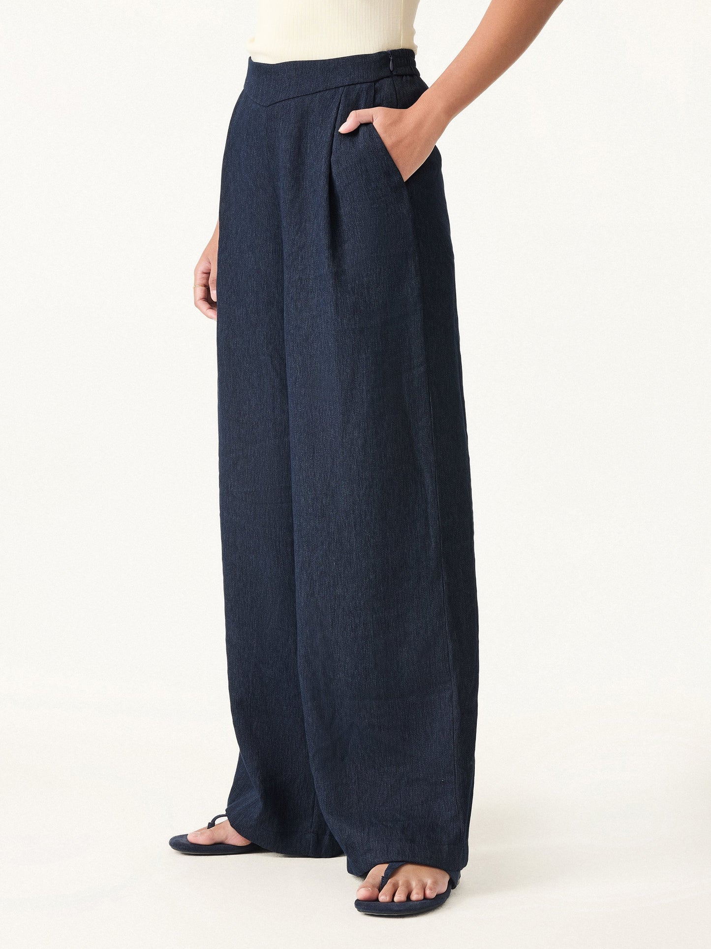 Women's Wide Leg Pant with Pockets for Warm-Weather Workdays