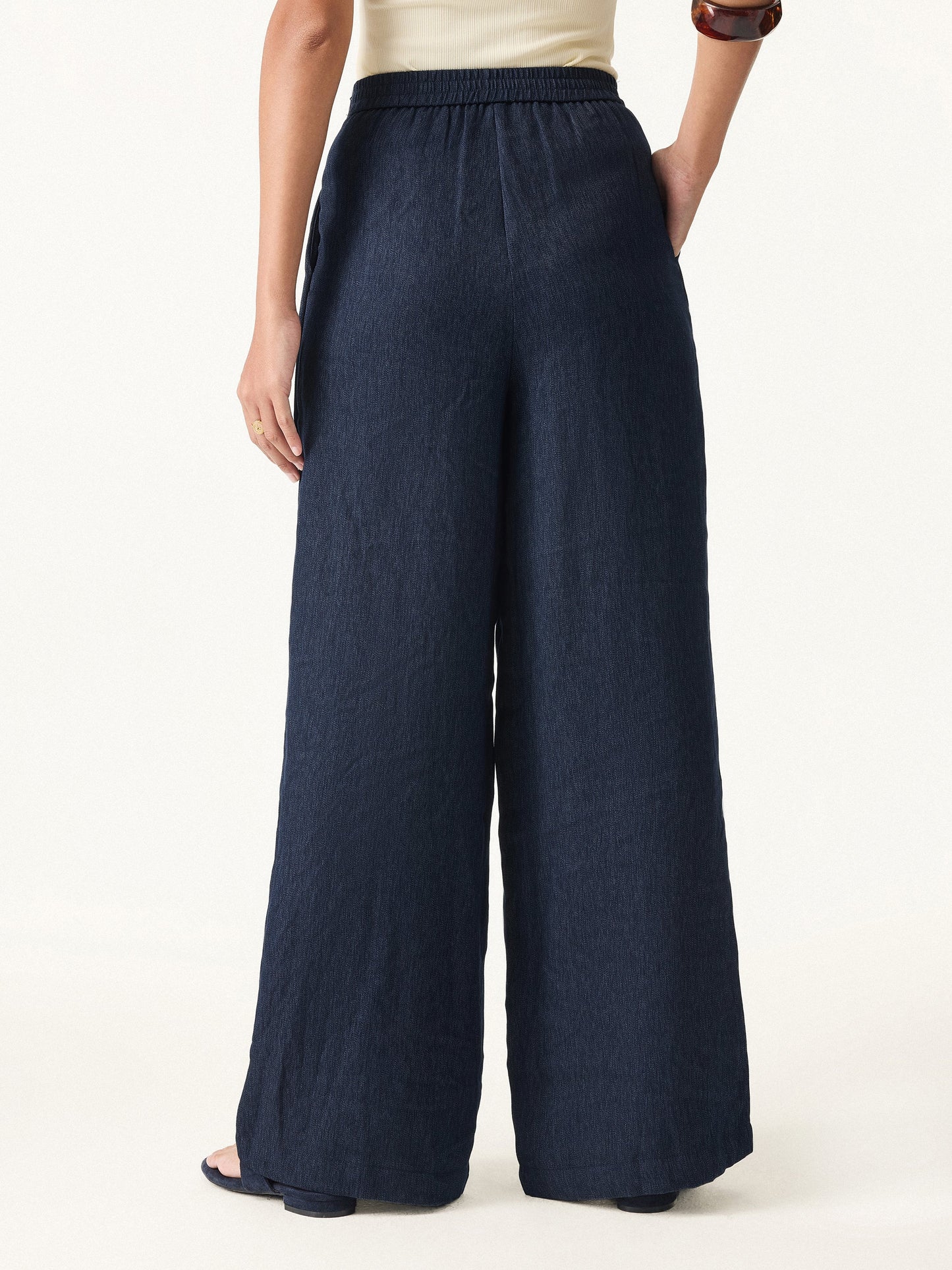 Women's Wide Leg Pant with Pockets for Warm-Weather Workdays